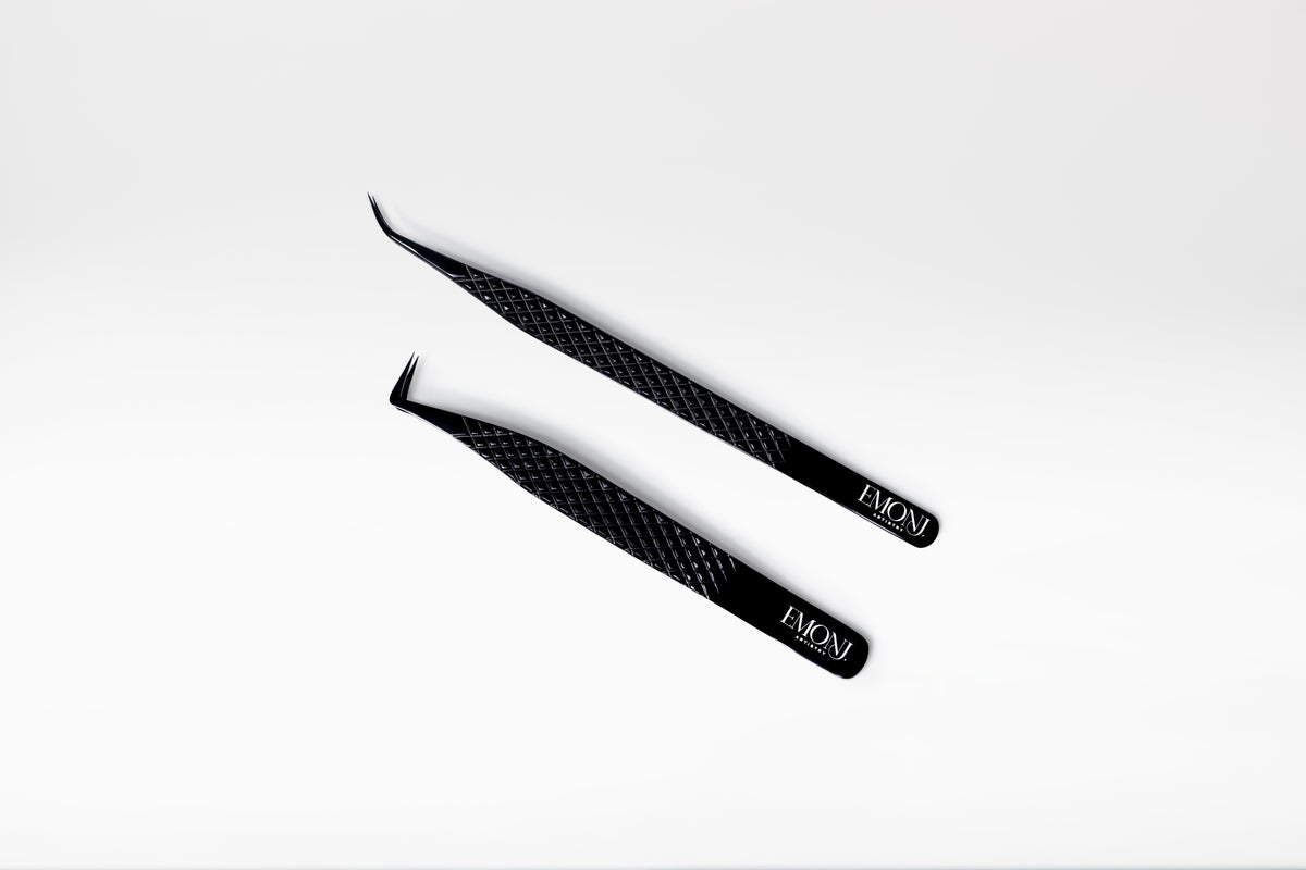 “Sweet Spot” lash tweezers